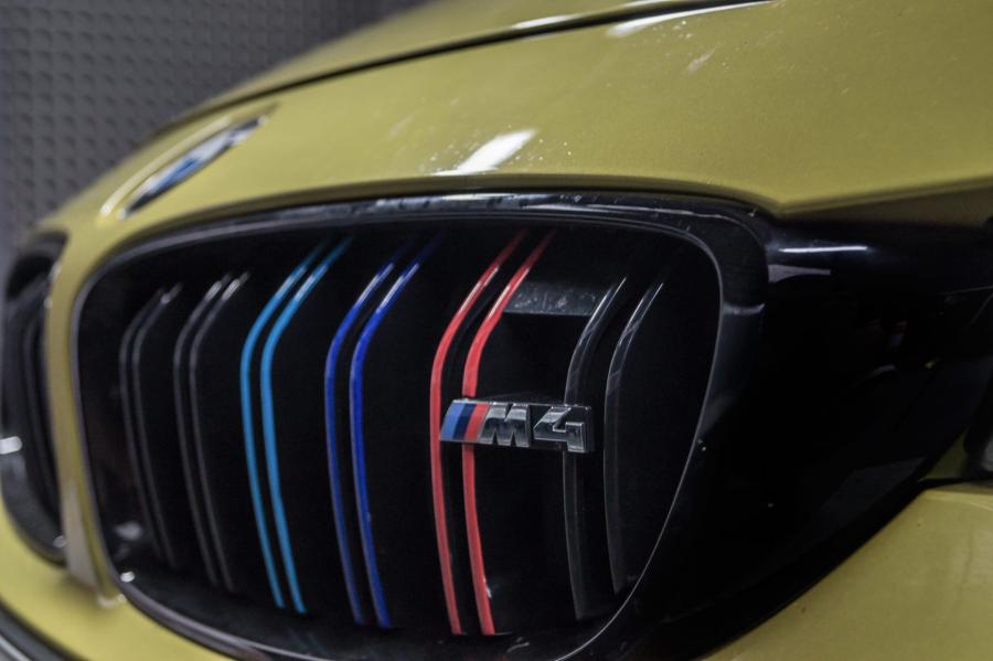 Логотип BMW M4 Coupe 3.0 Bi-Turbo by Mcchip-DKR 2016 года  (фото 5 из 12)